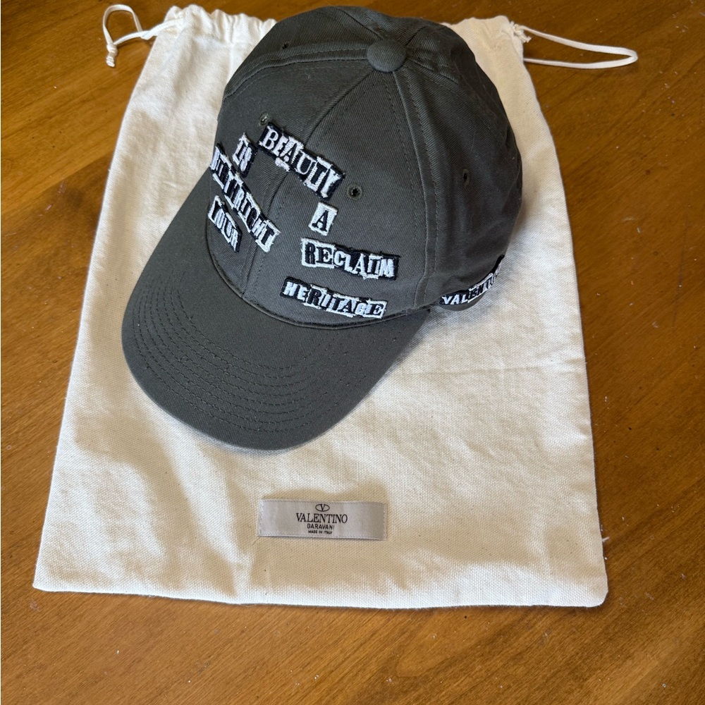 Valentino Garavani Black Cap with Logo Detail
